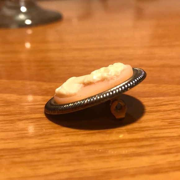 Vintage Victorian Cameo Brooch - Picture 2 of 7